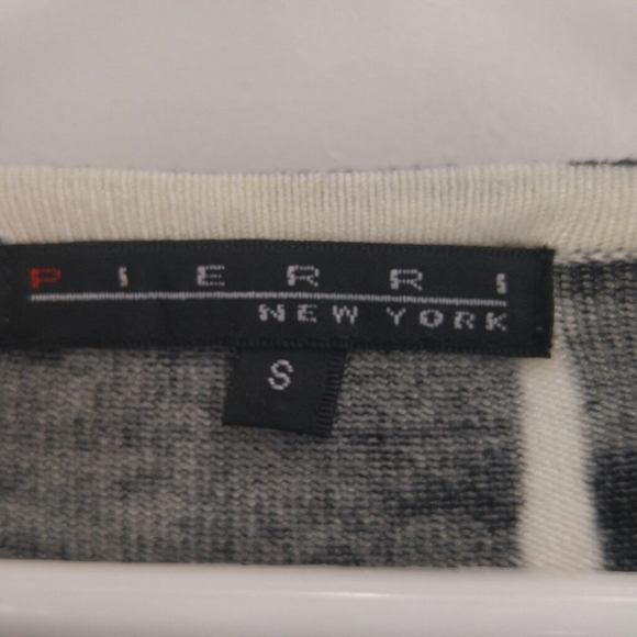 Animal Print, Stripes zebra, flower, tie dye look black & white sweater, small - Picture 4 of 8